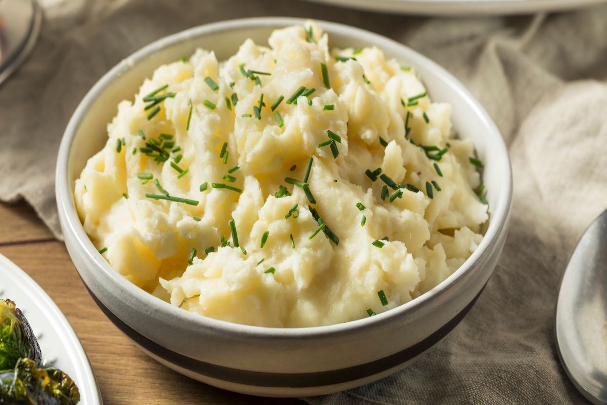 Creamy Mashed Potatoes with Roasted Garlic