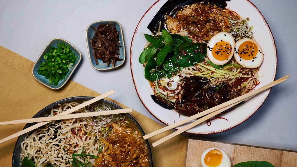 Quick Garlic Ramen Bowls